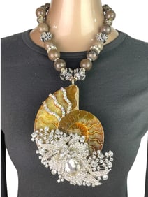 RHINESTONE NATURAL STONE SHELL METAL BEAD NECKLACE