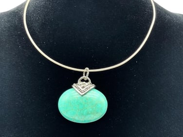 TURQUOISE OVAL PENDANT SILVER WIRE NECKLACE