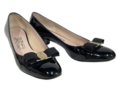 SALVATORE FERRAGAMO BLACK PATENT LEATHER SHOES SZ7