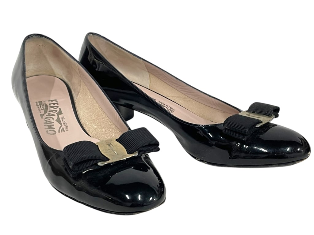 SALVATORE FERRAGAMO BLACK PATENT LEATHER SHOES SZ7 (1 of 4)