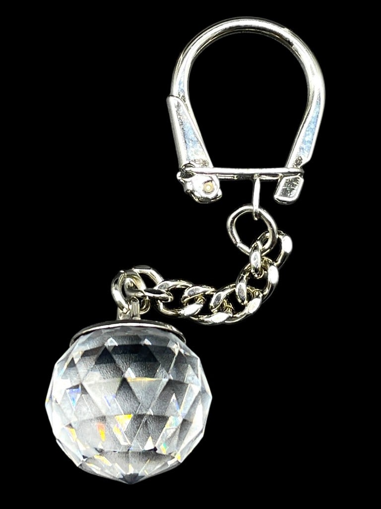 SWAROVSKI CRYSTAL ROUND KEY CHAIN: SWAROVSKI KEY CHAIN - 20MM - FACETTED ROUND STONE -VERY GOOD PRE OWNED CONDITION, WITH POUCH -DP111824