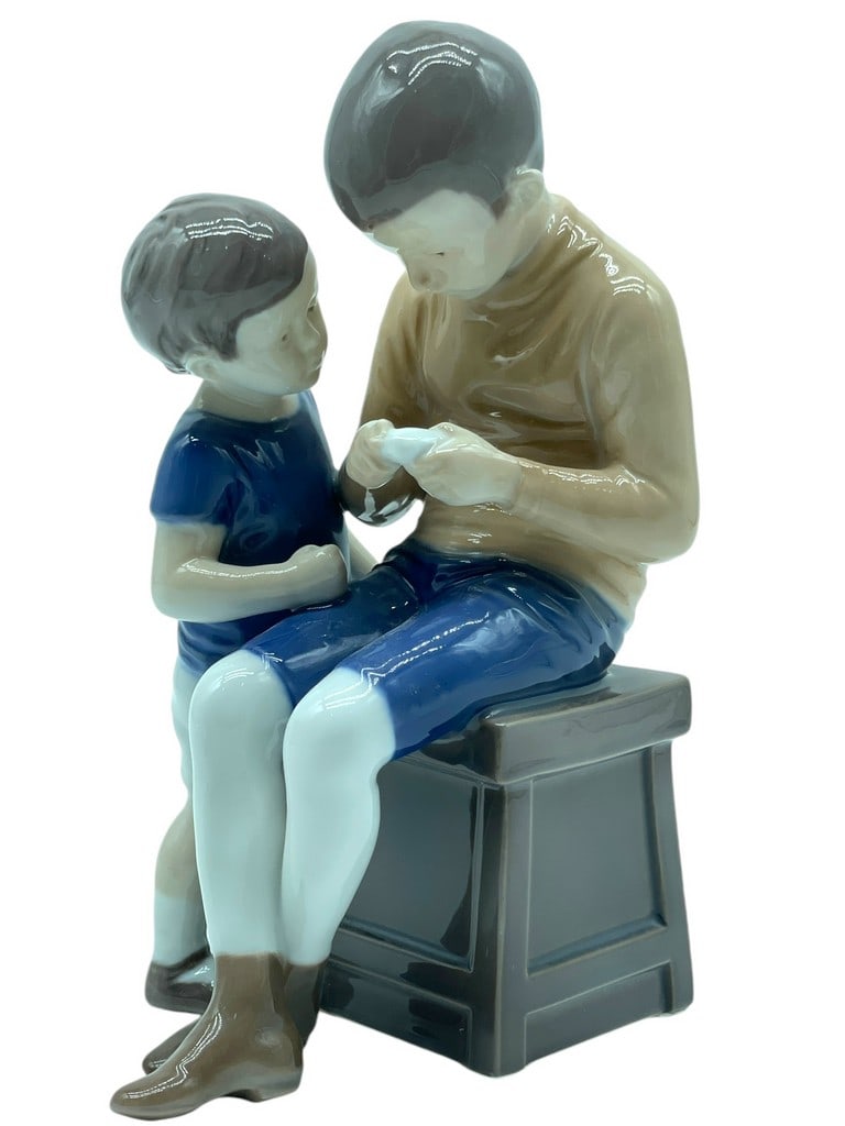 B & G COPENHAGEN DENMARK TOM & WILLY FIGURINE: B & G BING & GRONDAHL COPENHAGEN DENMARK TOM & WILLY # 1648 PORCELAIN FIGURINE -8" APPROX -2 OF 2 AVAILABLE -GOOD PRE OWNED CONDITION -DP101524