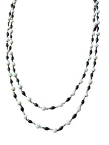 VINTAGE BLACK & WHITE BEADED NECKLACE 30"