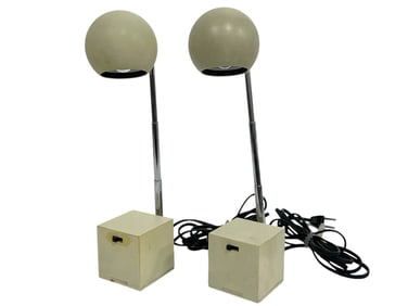 TWO VINTAGE LIGHTOLIER LAMPS