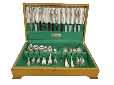 85 PIECE COMMUNITY FLATWARE SET IN WOOD BOX