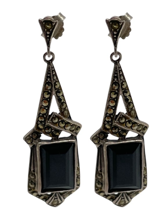 STERLING ONYX AND MARCASITE EARRINGS 7.80G: STERLING ONYX AND MARCASITE EARRINGS 7.80G -GOOD CONDITION, SOME MISSING GEMS -NOT MARKED, TESTED AS STERLING -7.80G -APPROX 1.5" -JA 112624 FRONT ***Please note that due to limited storage space, all