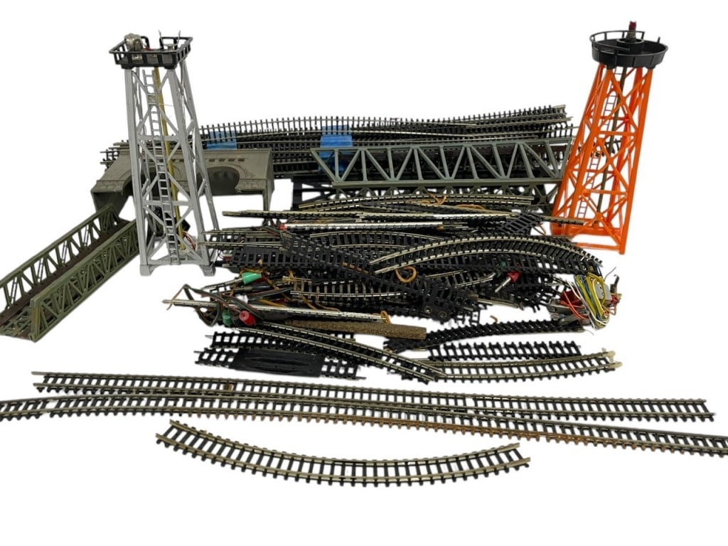 ASSORTED N GAUGE COLLECTIBLE TRAIN TRACK (1 of 5)