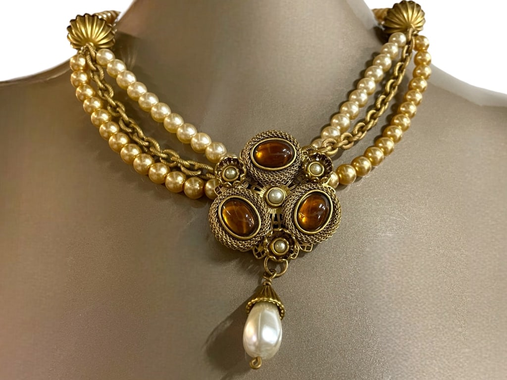 VINTAGE PEARL PENDANT NECKLACE (1 of 6)