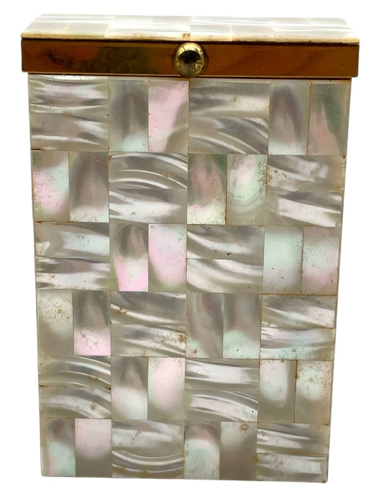 RARE 1950'S MOTHER OF PEARL CIGERETTE CASE: VINTAGE MOTHER OF PEAR CIGARETTE CASE PERFECT FOR COLLECTORS OR THOSE THAT APPRECIATE VINTAGE FASHION ACCESSORIES