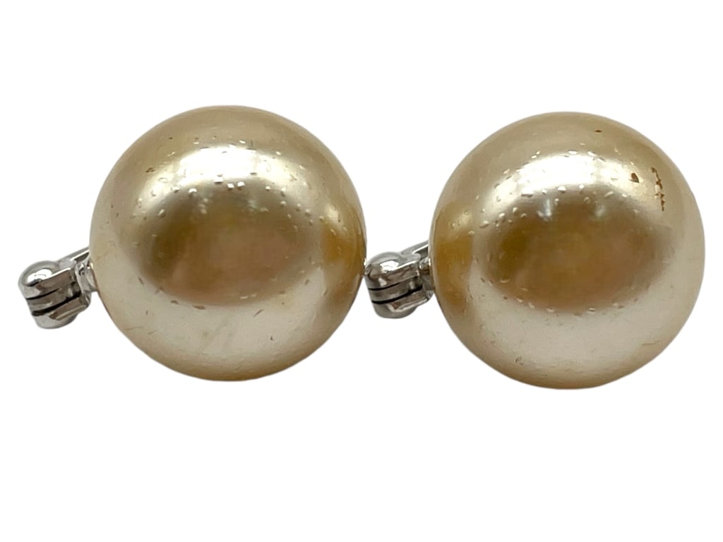 ELEGANT CULTURED PEARL STUD EARRINGS: ELEGANT CULTURED PEARL STUD EARRINGS -THESE BEAUTIFUL PEARL STUD EARRINGS FEATURELUSTROUS CULTURED PEARLS IN A CLASSIC TIMELESS DESIGN