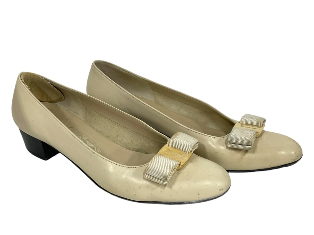 SALVATORE FERRAGAMO CREAM LEATHER SHOES SZ 7 (1 of 4)