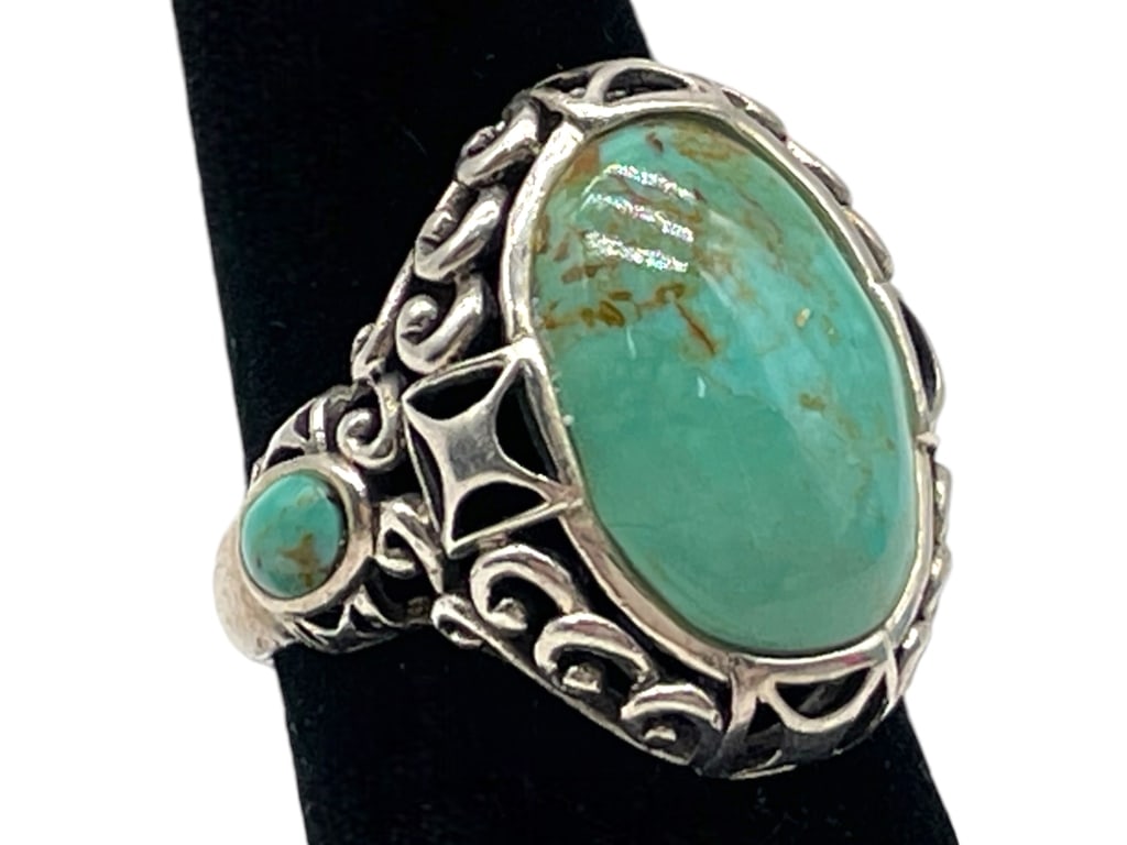 VINTAGE STERLING AND TURQUOISE RING SIZE 7.5 6.19G: VINTAGE STERLING AND TURQUOISE RING SIZE 7.5 6.19G -VERY GOOD CONDITION -SIZE 7.5 -6.19G -925 NK STAMP -JA 120224 FRONT ***Please note that due to limited storage space, all items must be picked up wi