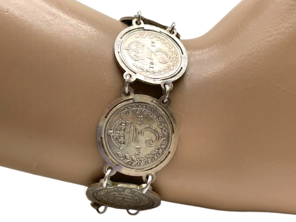 VINTAGE SILVER COIN BRACELET (1 of 6)