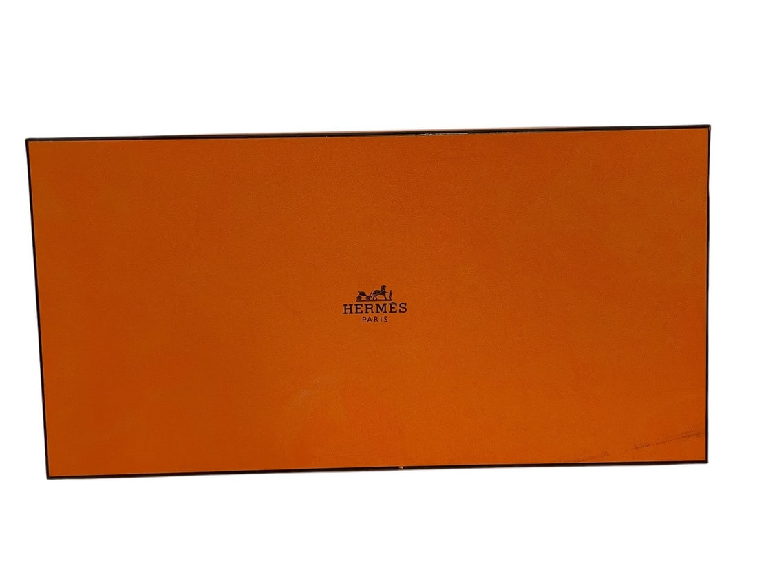 AUTHENTIC HERMES STORAGE GIFT BOX 1 X 14.5X 7.5": AUTHENTIC HERMES STORAGE GIFT BOX -1" X 14.5" X 7.5" APPROX -GOOD PRE OWNED CONDITION -DP12324 ***Please note that due to limited storage space, all items must be picked up within 14 days of the aucti