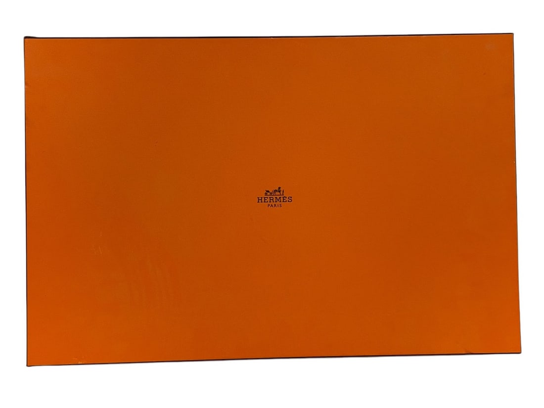 AUTHENTIC HERMES STORAGE GIFT BOX 2.5 X 22 X 14.5: AUTHENTIC HERMES STORAGE GIFT BOX -2.5" X22" X 14.5" APPROX -GOOD PRE OWNED CONDITION -DP12324 ***Please note that due to limited storage space, all items must be picked up within 14 days of the aucti