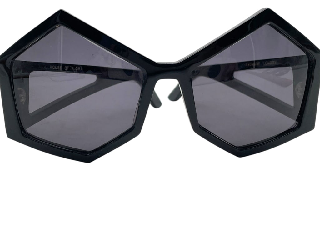 NEW! HOUSE OF FLORA BLACK HEX SUNGLASSES: NEW! HOUSE OF FLORA BLACK HEX SUNGLASSES -NEW UNUSED CONDITION -DP12524