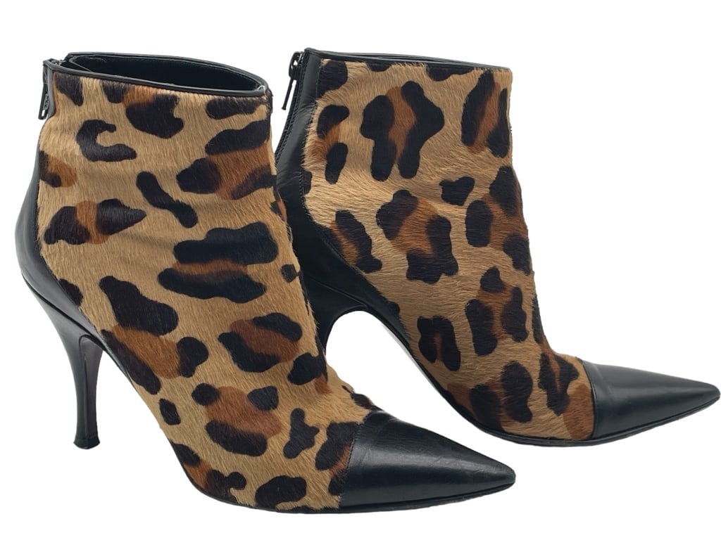 VIA SPAGA ANIMAL PRINT FAUX FUR LEATHER BOOTIE 5.5: VIA SPAGA ANIMAL PRINT FAUX FUR LEATHER BOOTIE 5.5 VERY GOOD PRE-OWNED SIZE 5.5 DM91924