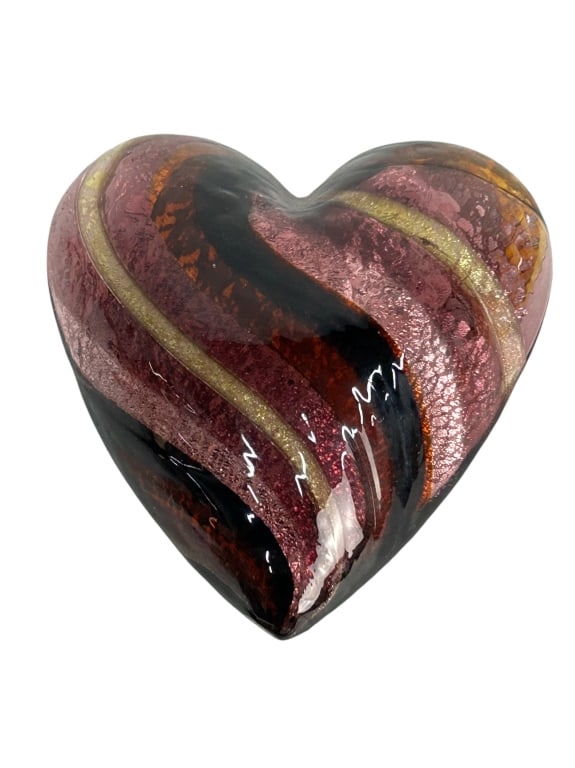 VTG ART GLASS HEART PAPERWEIGHT: VTG ART GLASS HEART PAPERWEIGHT -VERY GOOD PREOWNED CONDITION