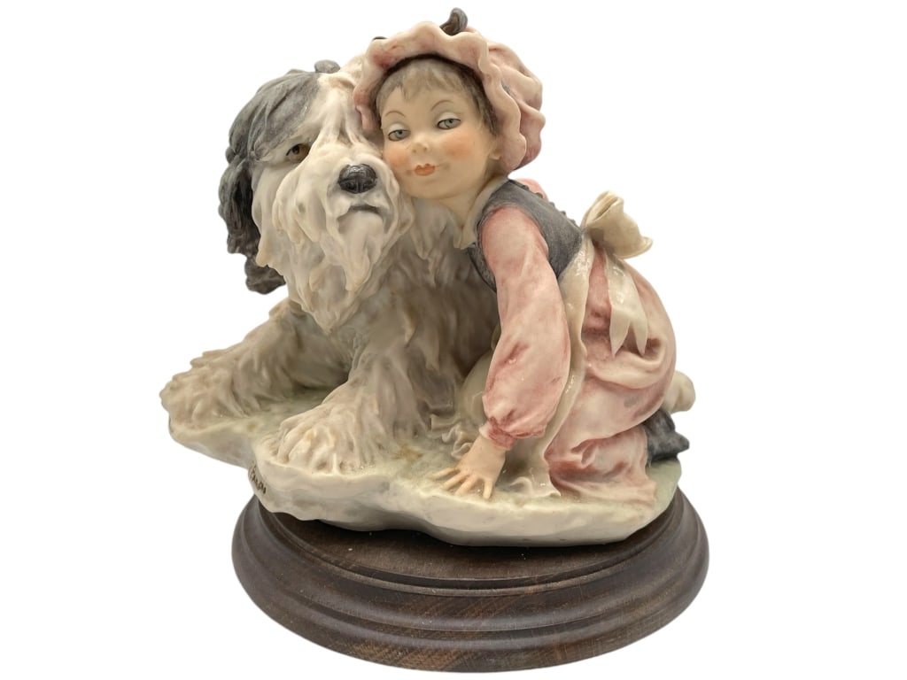 GIUSEPPE ARMANI VINTAGE FLORENCE SCULPTURE: GIUSEPPE ARMANI VINTAGE FLORENCE SCULPTURE -VERY GOOD CONDITION -APPROX 7" X 6" -JA 121024 #10 ***Please note that due to limited storage space, all items must be picked up within 14 days of the aucti