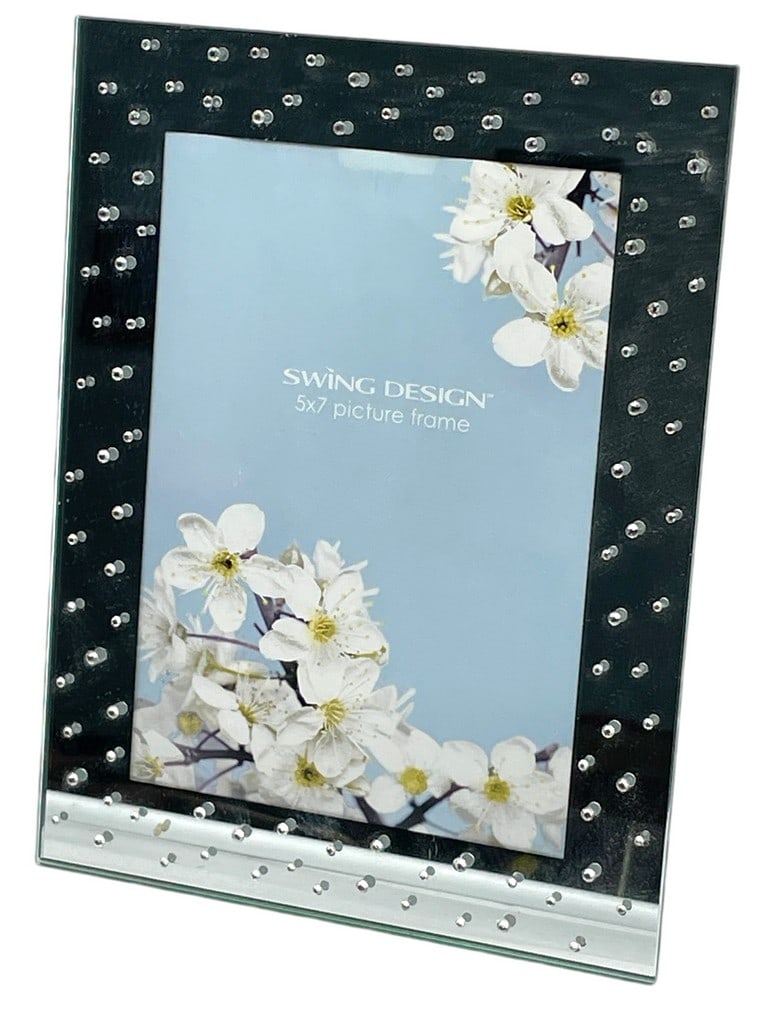 SWING DESIGN MIRRORED CRYSTAL PHOTO FRAME 5X7: SWING DESIGN MIRRORED CRYSTAL PHOTO FRAME 5X7 -VERY GOOD CONDITION -5X7 PHOTO -FRAME APPROX 9" TALL -JA 120924 ***Please note that due to limited storage space, all items must be picked up within 14 d