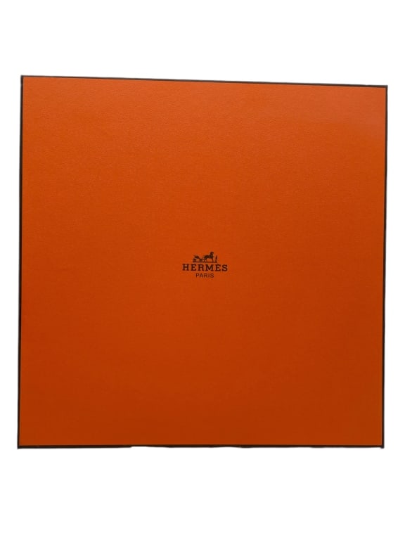 HERMES PARIS BOX 11" X 11" X 1": HERMES PARIS BOX 11" X 11" -VERY GOOD CONDITION -APPROX 11" X 11" X 1" -JA 112624 ***Please note that due to limited storage space, all items must be picked up within 14 days of the auction's conclusi