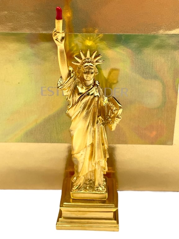 NIB ESTEE LAUDER COMPACT PERFUME STATUE OF LIBERTY (1 of 5)