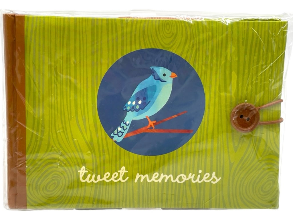 NEW! IN THE FOREST PHOTO ALBUM "TWEET MEMORIES": NEW! IN THE FOREST PHOTO ALBUM "TWEET MEMORIES" -NEW! -HOLDS 36 4X6 PHOTOS -1 OF 2 -JA 121024 ***Please note that due to limited storage space, all items must be picked up within 14 days of the auctio
