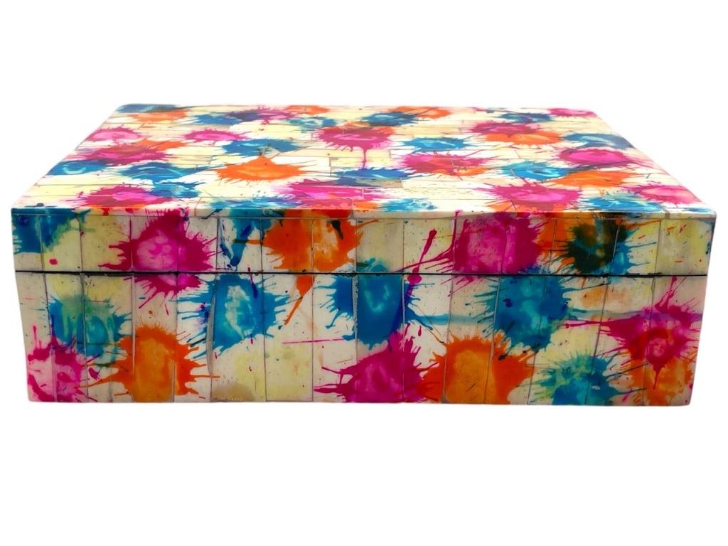 LARGE VIBRANT DECORATIVE BOX: LARGE VIBRANT DECORATIVE BOX -VERY GOOD CONDITION -APPROX 10" X 8" X 3" -JA 120924 ***Please note that due to limited storage space, all items must be picked up within 14 days of the auction's conclus