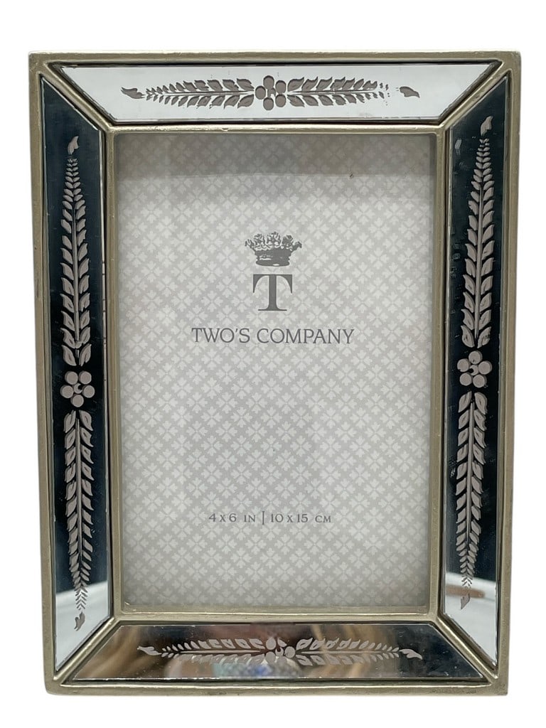 TWO'S COMPANY 4X6 MIRRORED FRAME W/ FLORAL DETAIL: TWO'S COMPANY 4X6 MIRRORED FRAME WITH FLORAL DETAIL -VERY GOOD CONDITION -4X6 PHOTO -FRAME APPROX 7.5" TALL -2 OF 3 -JA 121024 ***Please note that due to limited storage space, all items must be picke