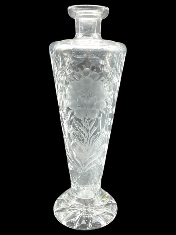 VINTAGE FLORAL CUT CRYSTAL VASE (1 of 4)