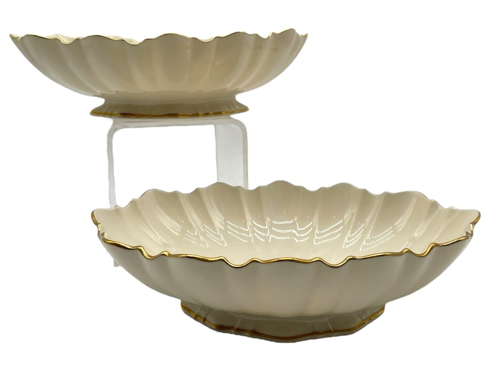 VINTAGE LENOX SYMPHONY FOOTED BOWLS 2 PIECES: VINTAGE LENOX SYMPHONY FOOTED BOWLS 2 PIECES -VERY GOOD CONDITION -APPROX 11" WIDE -TWO BOWLS -LENOX MADE IN USA -JA 111924 #11 ***Please note that due to limited storage space, all items must be pick