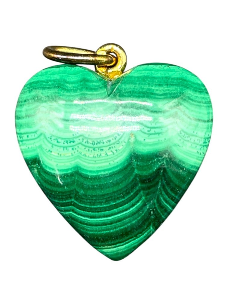 VINTAGE 1960'S GREEN MALACHITE HEART PENDANT: VINTAGE 1960'S GREEN MALACHITE HEART PENDANT -VERY GOOD PRE OWNED CONDITION -DP112124