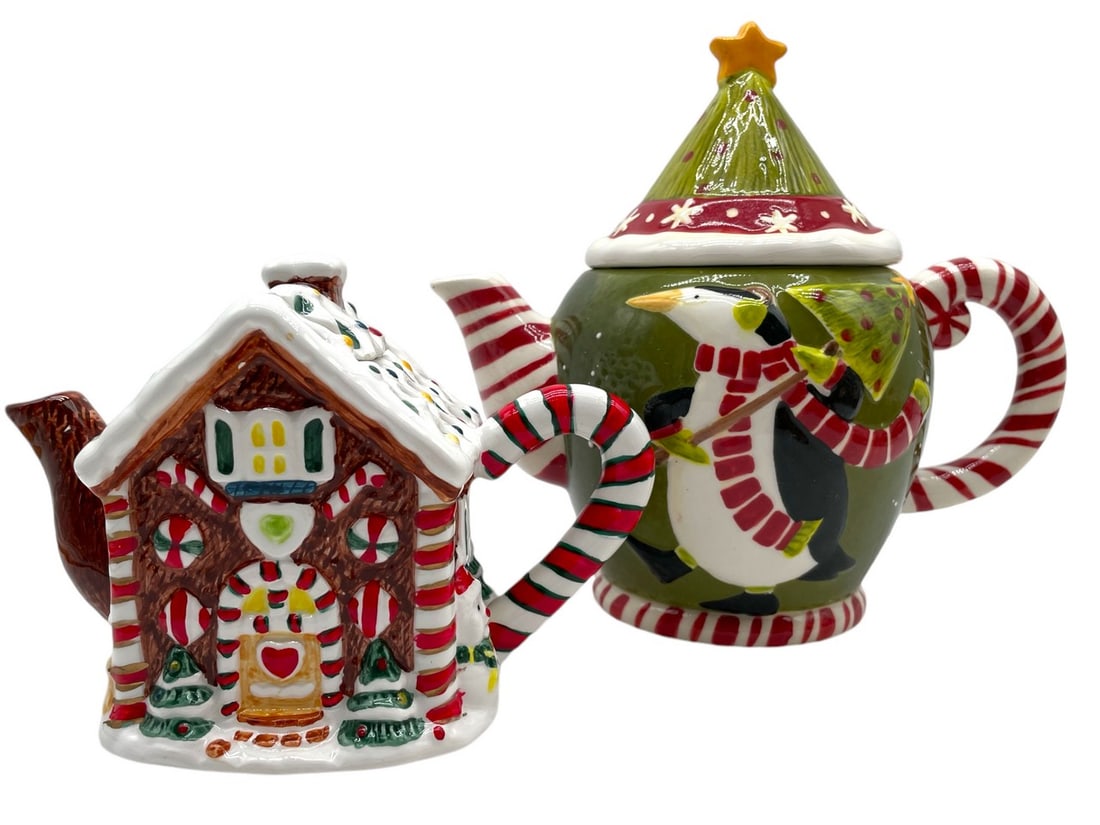 SET OF TWO CHRISTMAS THEMED TEAPOTS (1 of 5)