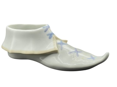 LLADRO PP063G PORCELAIN JESTER SHOE W/ LACES 7"