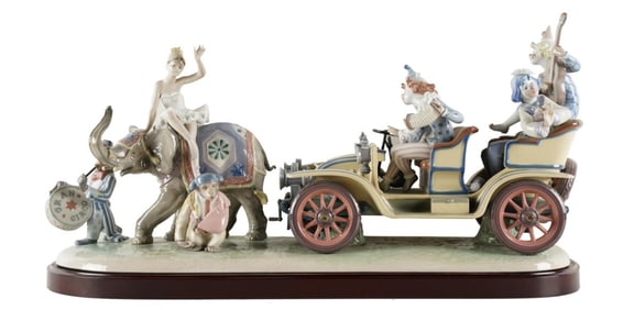 LLADRO LLEGA EL CIRCO PORCELAIN FIGURAL GROUP 15.5