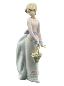 LLADRO BASKET OF LOVE PORCELAIN FIGURINE 9.5"