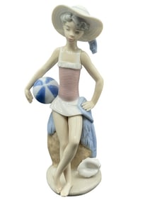 LLADRO SUMMER GIRL PORCELAIN FIGURINE 7.5"