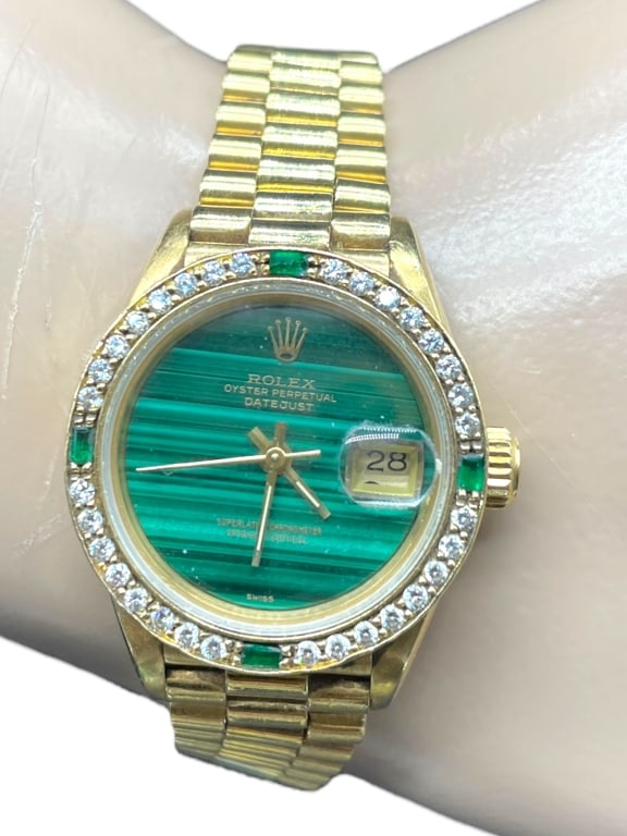 WOMEN'S 18K ROLEX OYSTER PERPETUAL DATEJUST WATCH (1 of 9)
