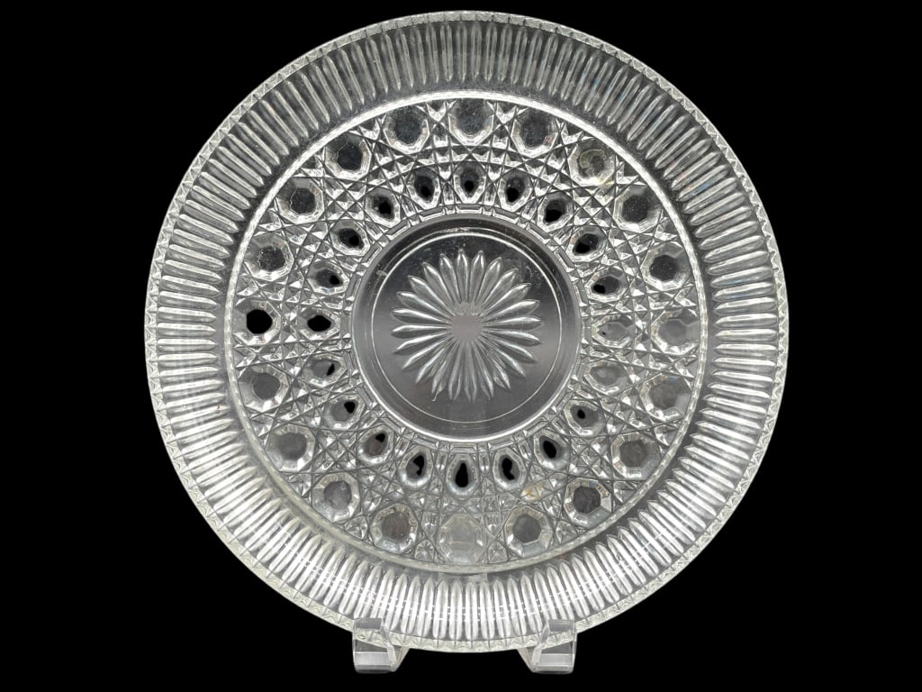 VINTAGE FEDERAL GLASS WINDSOR CAKE PLATE 11" (1 of 3)