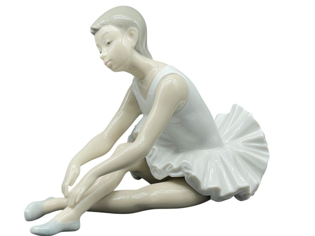 NAO LLADRO FINE PORCELAIN BALLERINA GIRL FIGURE 8" (1 of 5)