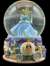 ENESCO DISNEY CINDERELLA  MUSICAL SNOW GLOBE