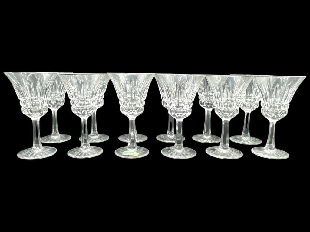 VELLEROY & BOCH WINE GLASSES SET OF 12: VELLEROY & BOCH WINE GLASSES SET OF 12 -VERY GOOD PRE OWNED CONDITION -SET OF TWELVE WINE GLASSES -APPROX 5" TALL -JA 122024 #8 ***Please note that due to limited storage space, all items must be pick