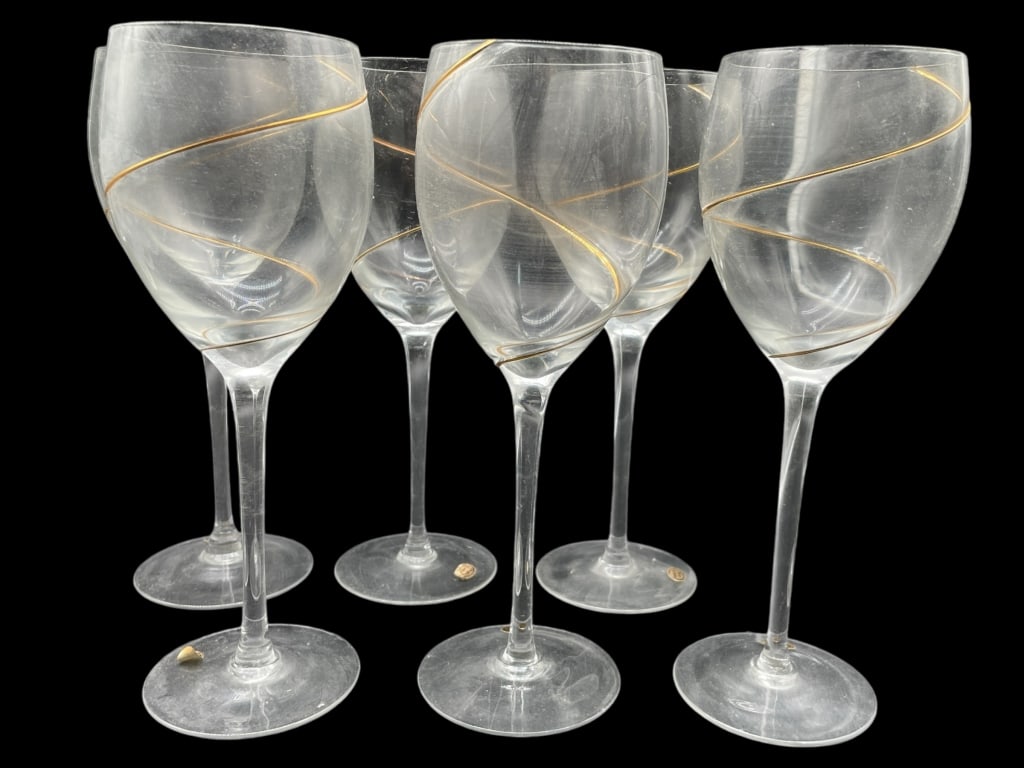SET OF 6 GOLD SWIRL WINE GLASSES: SET OF 6 GOLD SWIRL WINE GLASSES -VERY GOOD PRE OWNED CONDITION -SET OF SIX -APPROX 8.5" TALL -JA 122024 #23 ***Please note that due to limited storage space, all items must be picked up within 14 day