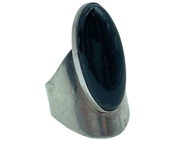 MEXICO STERLING AND BLACK ONYX RING SZ 7.5 9.23G