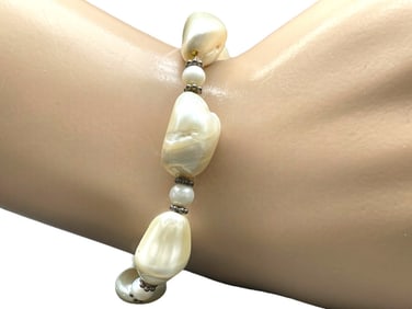 VINTAGE FRESHWATER PEARL AND SILVER BRACELET