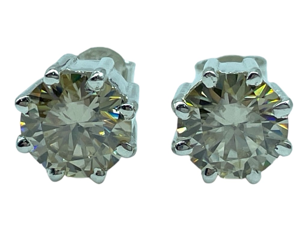 5CT LIGHT YELLOW MOISSANITE STUD EARRINGS: 5CT LIGHT YELLOW MOISSANITE STUD EARRINGS -T312 -VERY GOOD CONDITION -925 SILVER -PUSH BACK -JA 123024 FRONT ***Please note that due to limited storage space, all items must be picked up within 14 day