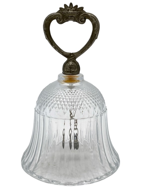 VINTAGE CRYSTAL HAND BELL 5": VINTAGE CRYSTAL HAND BELL 5" -GOOD PRE OWNED CONDITION, SMALL CHIP ON RIM OF BELL -APPROX 5" TALL -JA 123124 #16 ***Please note that due to limited storage space, all items must be picked up within 14