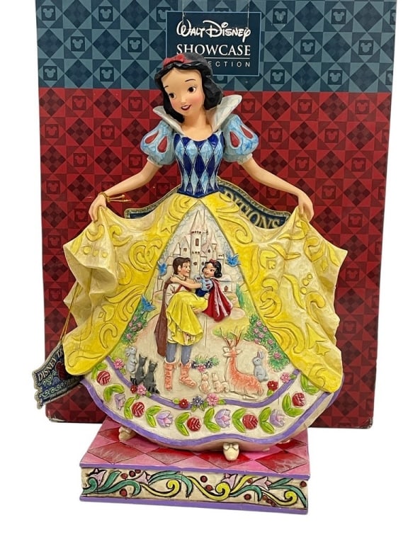 JIM SHORE DISNEY CREATIONS SNOW WHITE IN BOX: JIM SHORE DISNEY CREATIONS SNOW WHITE IN BOX -LET YOUR DREAMS BLOSSOM 4005221 -VERY GOOD CONDITION IN BOX -DSP123124 -***Please note that due to limited storage space, all items must be picked up with