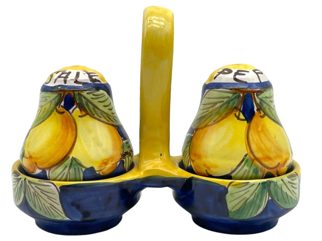 HAND PAINTED ITALIAN SALT AND PEPPER SHAKERS 6.5": HAND PAINTED ITALIAN SALT AND PEPPER SHAKERS W/ LEMON DESIGN 6.5" -VERY GOOD PRE OWNED CONDITION -APPROX 6.5" X 5" (HOLDER), SHAKERS 3.5" -HAND PAINTED -CAPRI SHOP SIGNED ON BOTTOM -JA 010325 #6 ***Pl