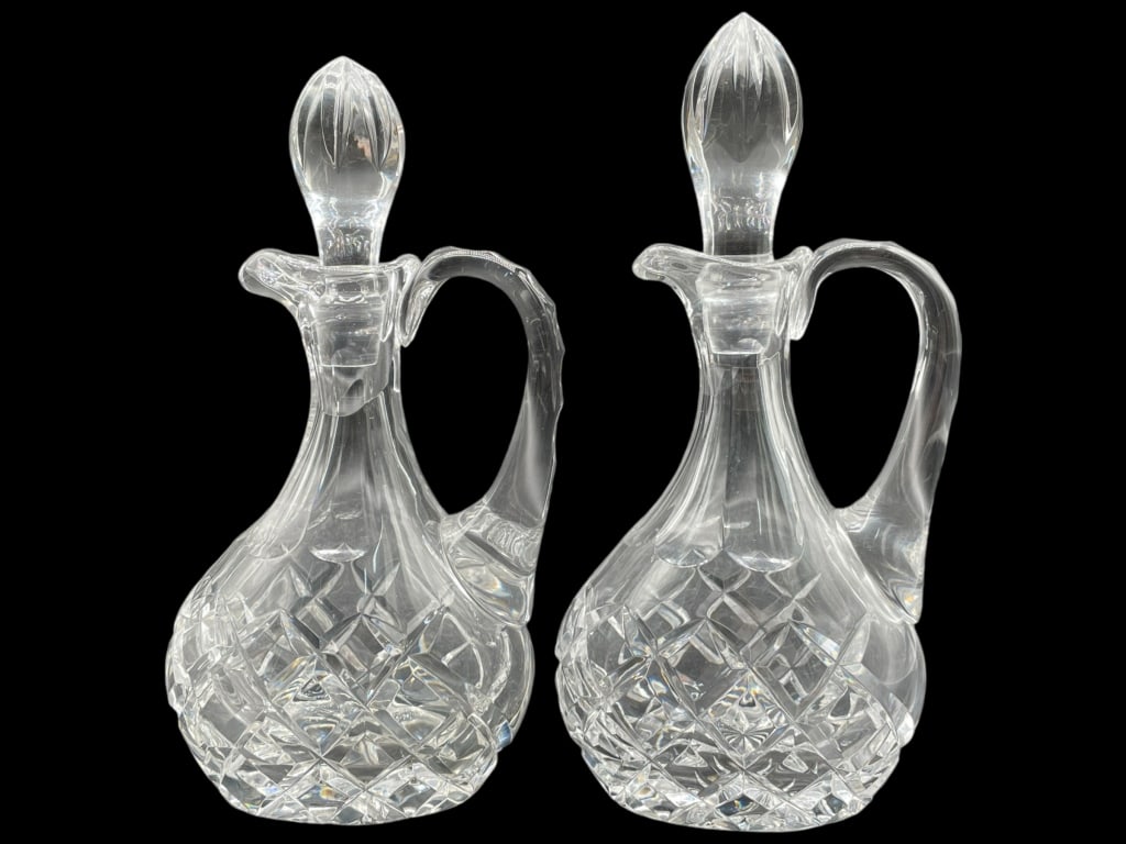 CESKCI CRYSTAL OIL AND VINEGAR SET 7": CESKCI CRYSTAL OIL AND VINEGAR SET 7" -VERY GOOD CONDITION -SET OF 2 -APPROX 7" TALL -JA 010325 #18 ***Please note that due to limited storage space, all items must be picked up within 14 days of the 